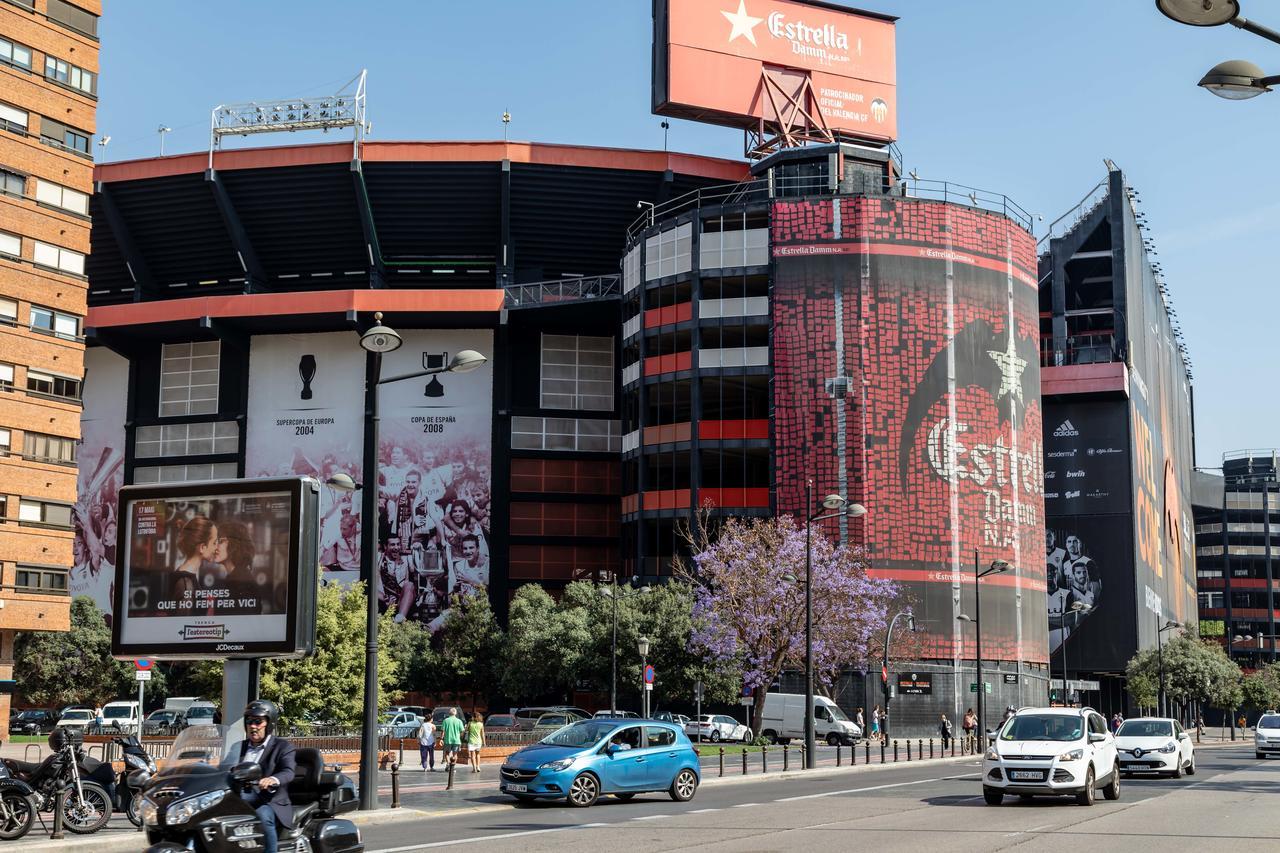 Travel Habitat Mestalla Валенсия Екстериор снимка